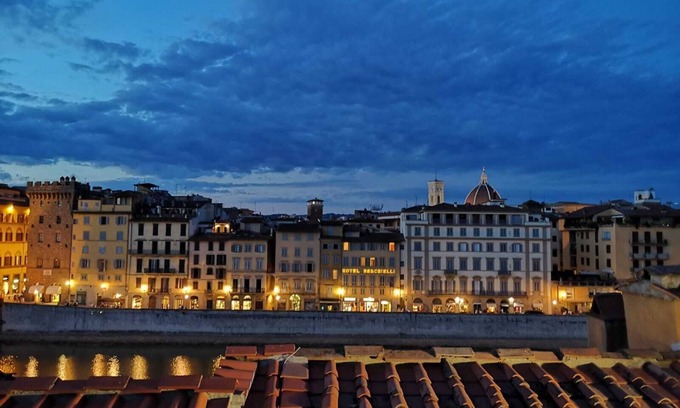 Oltrarno Apartment | HISTORICAL TOWER-HOUSE SPECTACULAR ARNO VIEW WITH BALCONY FROM 12 TH CENT.