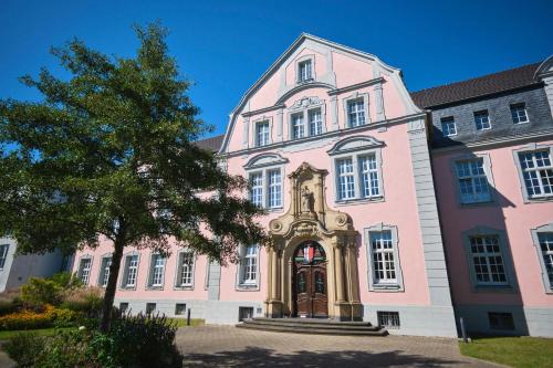 Stadionviertel Apartment | Historisches Deluxe Apartment im Marianum