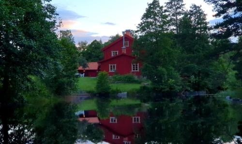 Undenas House | Historiskt, mysigt boende med sjöutsikt i underbar miljö