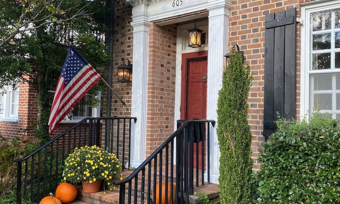 Williamsburg Bed & Breakfast | History Filled Bed & Breakfast in Downtown Williamsburg