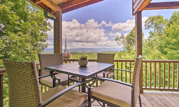 Unaka Cabin | ‘Hiwassee Hideaway' Cabin w/Mountain Views!