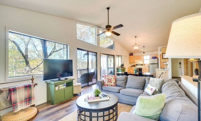 Unaka Cabin | Hiwassee Lake Cabin Near Orchards & Fall Festivals