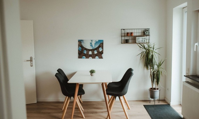 Alt-Heiligkreuz Apartment | HK2: renovated, WiFi, center within walking distance, garden, 62m², 55" TV, train station, Luxembourg