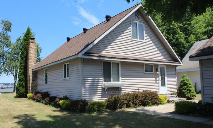 Prudenville House | HL - Beautiful LAKEFRONT Home - right by the sandbar everyone hangs at!