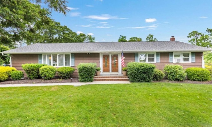 East Patchogue House | Ho Hum Holiday South of the Highway