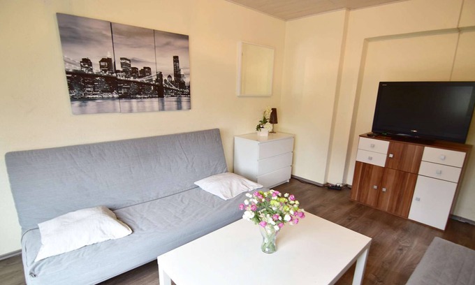 Rheidt Apartment | HÖ01 large apartment with dryer and washing machine