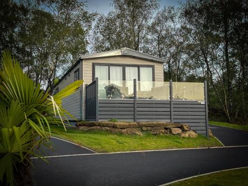 Longridge Cabin | Hobbit - House Of The Owl - Luxury Lodge