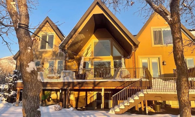 Layton House | Hobbs Creek Summary: