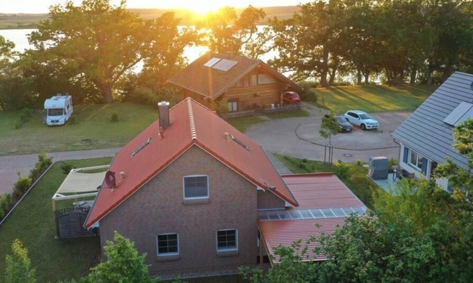 Sternberg House | Hochwertiges Ferienhaus am See