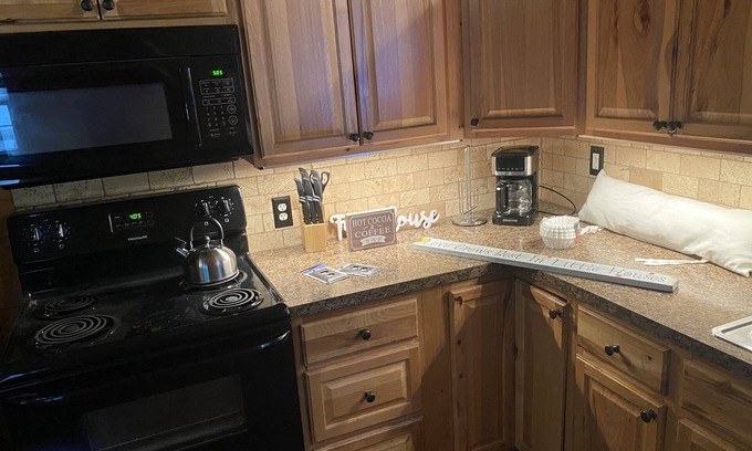 Logan Cabin | Hocking Hideaway- the perfect tiny home in Hocking Hills!