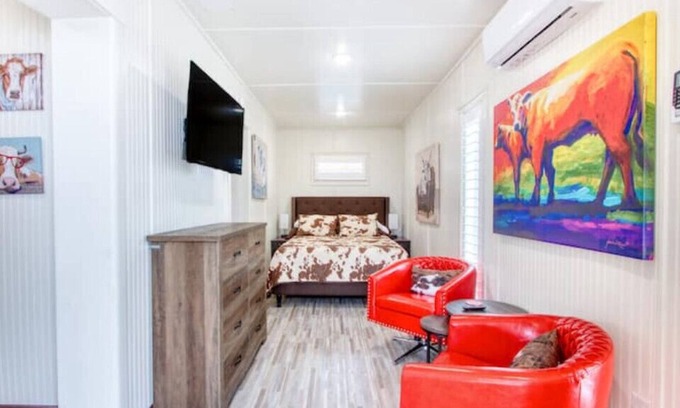 Gainesville House | Hockley Creek Colorful Home #4