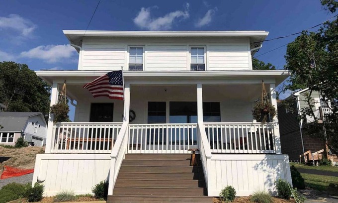 Livonia Cottage | Hodge Podge Lake Lodge on Conesus Lake