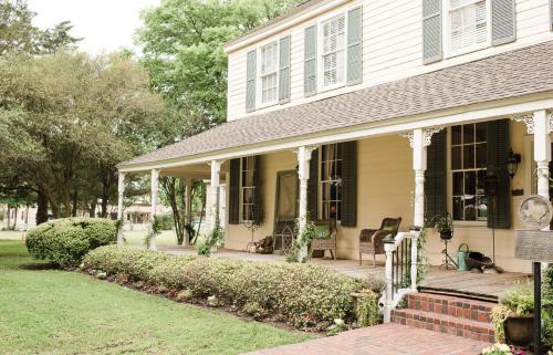 Montgomery Bed & Breakfast | Hodge Podge Lodge