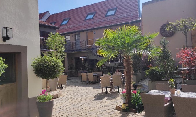 Ilbesheim House | Hofgarten Rosa