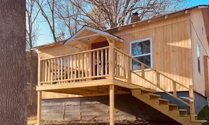 Eminence Cottage | Hogan’s Hideout Bonnie Manor- Cozy Cottage to enjoy.