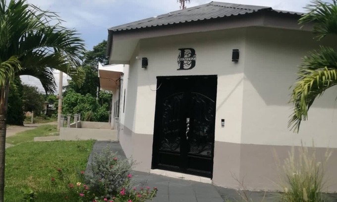San Miguel House | Hogar de familias