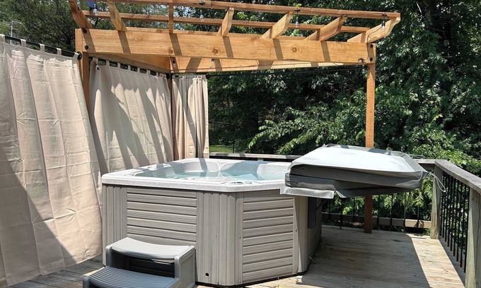 Eureka Springs House | Hogscald Hollow Lake Front, Kayaks, HotTub FirePit