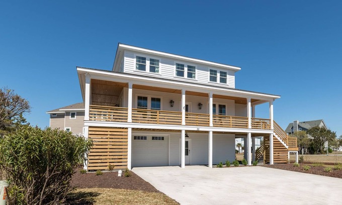 Manteo House | Holata Love 4 Bedroom home at Pirate's Cove