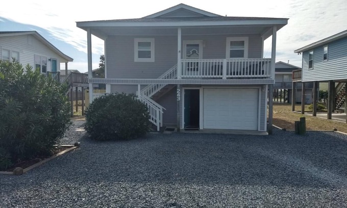 Holden Beach House | Holden Beach House/Short 5 minute walk to Beach/Perfect Family Vacation Home