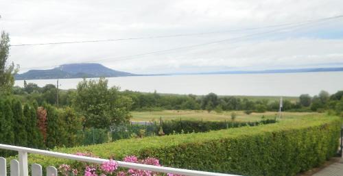 Balatongyorok House | Holdfény Apartman