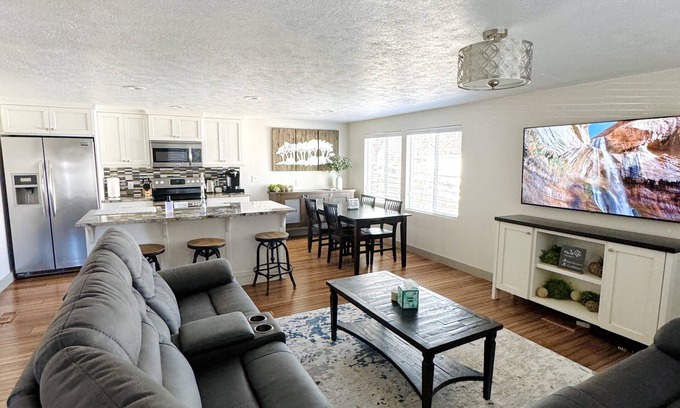 Escalante House | Hole in the Rock Inn - Newly remodeled for post adventure relaxation!