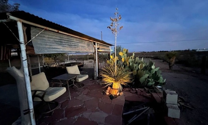 Columbus House | Hole in the Wall Getaway - USA/MEXICO Border Bed & Breakfast