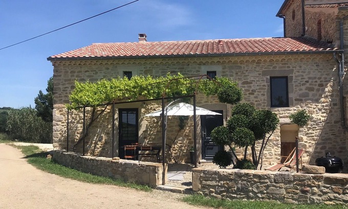 Saint-Sauveur-de-Cruzieres House | Holiday Home 'Gîte Les Vignes Au Mas Dujau' with Shared Pool, Wi-Fi and Air Conditioning