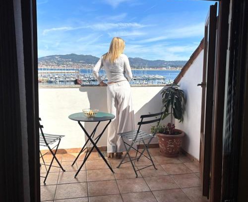 Baiona Old Town Apartment | Holibai, Lembrare, Ático a unos pasitos de la playa, Baiona