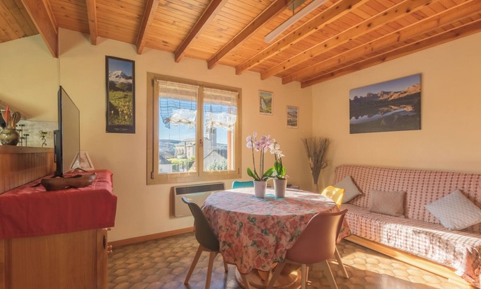 Saint-Julien-en-Champsaur Apartment | Holiday Apartment "Vacances La Montagne" with Mountain View & Wi-Fi