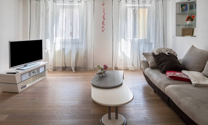 Bahlingen Apartment | Holiday Apartment "Feine Natur" with Wi-Fi