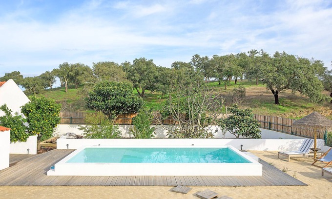 Santa Margarida da Serra House | Holiday Home 'Monte Da Venda De Baixo' with Mountain View, Private Pool and Wi-Fi