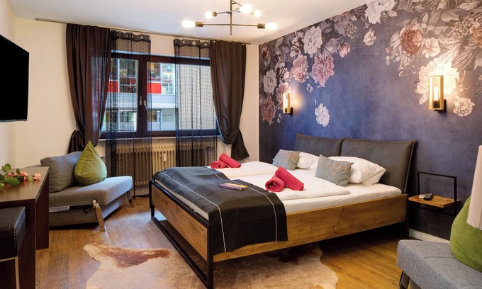 Stuhlinger Old Town Apartment | Holiday Apartment 'Am Bahnhof Freiburg' with Wi-Fi