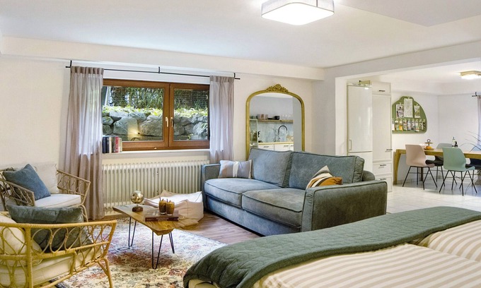 Ihringen Apartment | Holiday Apartment "Dreiländereck Am Kaiserstuhl" with Private Garden & Wi-Fi