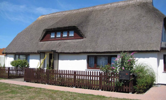 Hiddensee Apartment | Holiday apartment under thatched roof, Baltic beach at only 100 m