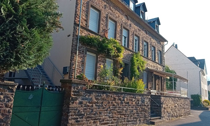 Briedern Apartment | Holiday Apartment "Villa Eisfeld II"