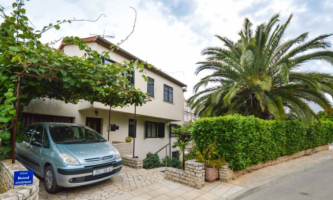 Pjescana Uvala Apartment | Holiday apartment 150 m from the beach