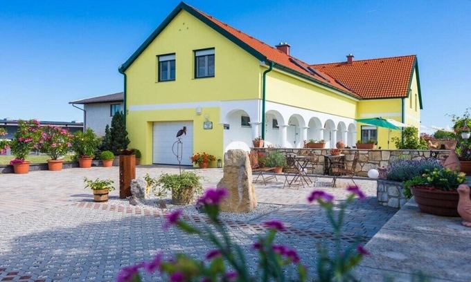 Morbisch am See House | Holiday apartment Appartementhaus-Freiler