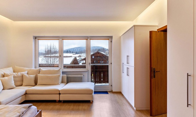 Seefeld in Tirol Apartment | Holiday Apartment "Haus Excelsior Top 14" with Mountain View, Shared Sauna & Wi-Fi
