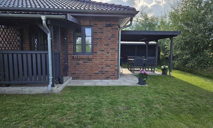 Warrenzin Apartment | Holiday Apartment 'Wolkow' with Shared Garden
