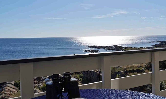 Allinge Apartment | Holiday apartment with sea view on the cliffs