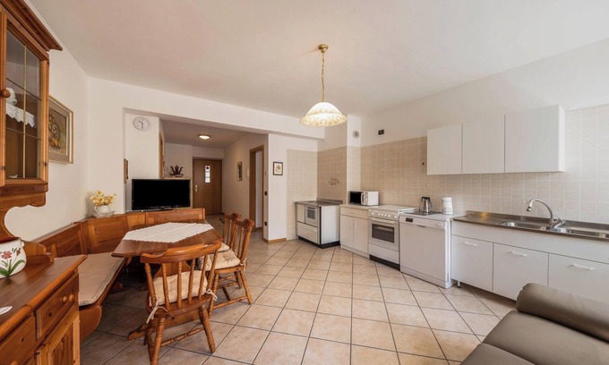Castello-Molina di Fiemme Apartment | Holiday Apartment "Viola" with 2 Balconies & Mountain View