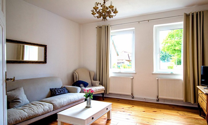 Neuenhagen Apartment | Holiday Apartment "Die Jute Stube" with 2 Shared Terraces, Shared Garden & Wi-Fi