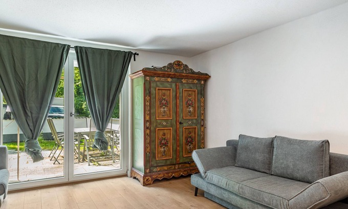 Kraiburg Apartment | Holiday Apartment 'Katharina' with Private Terrace, Shared Garden and Wi-Fi