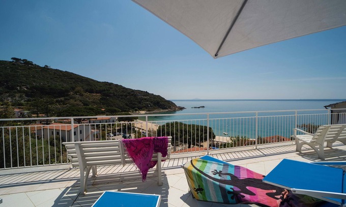 Cavoli Apartment | Holiday Apartment "Le Sirene Bilo 6" near the Beach with Private Terrace and Wi-Fi