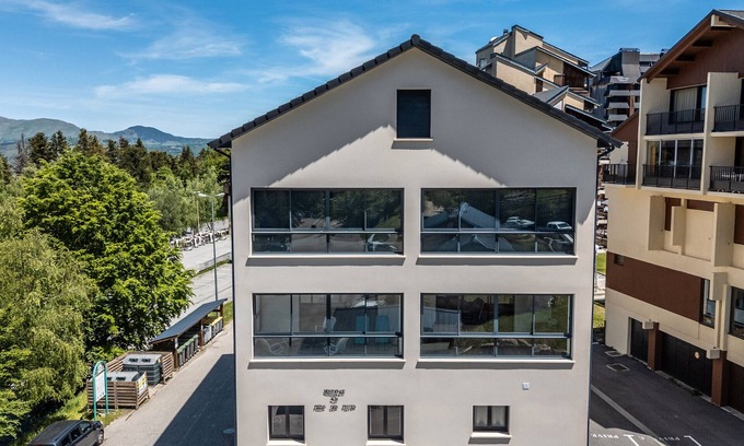 Ax-les-Thermes Apartment | Holiday Apartment "Résidence Pieds Des Pistes" near Slopes with Private Terrace & Wi-Fi