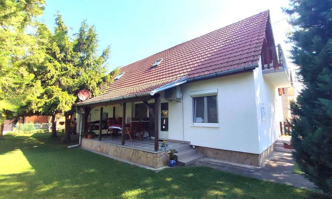 Balatonfenyves Apartment | Holiday apartment with free Wi-Fi and garden pavilion