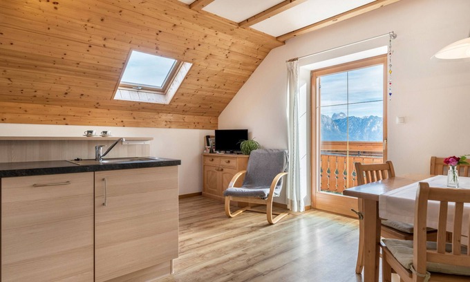 Collalbo Apartment | Holiday Apartment "Rosengarten" with Mountain View, Garden, Balcony & Wi-Fi