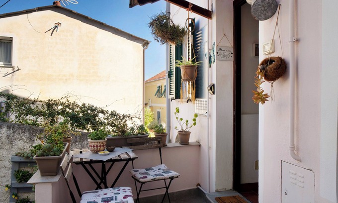Diano Castello Apartment | Holiday Apartment "Ca' A Riga" with Sea View, Private Terrace & A/C