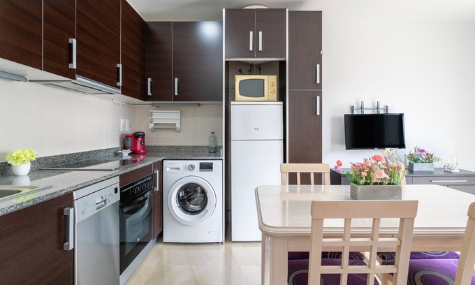 Elche Apartment | Holiday Apartment "10 Minutos De La Playa" with Wi-Fi