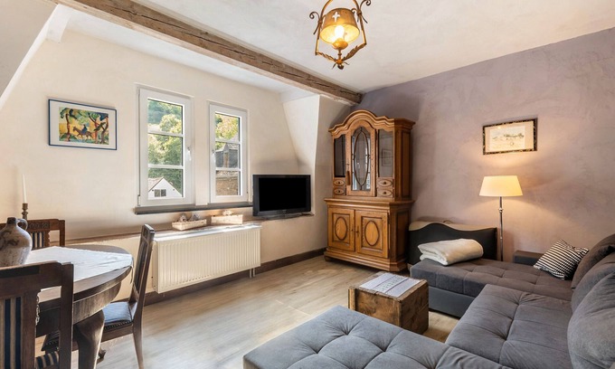 Neef Apartment | Holiday Apartment 2 in Winzerhaus Schenk with Mountain View and Wi-Fi